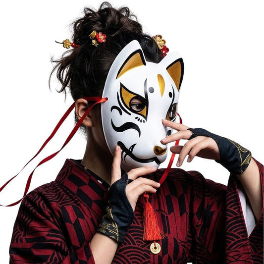 Masque Kitsune Traditionnel Avec Regard Intense