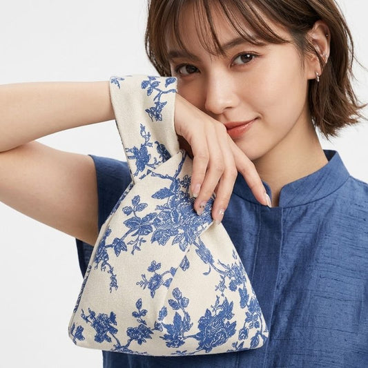 Sac Japonais En Toile Écrue Avec Imprimé Fleurs Bleues
