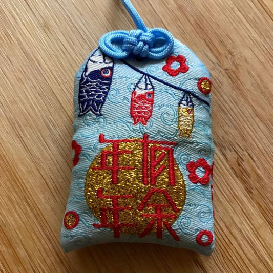 Omamori Japonais Avec Poissons Koi