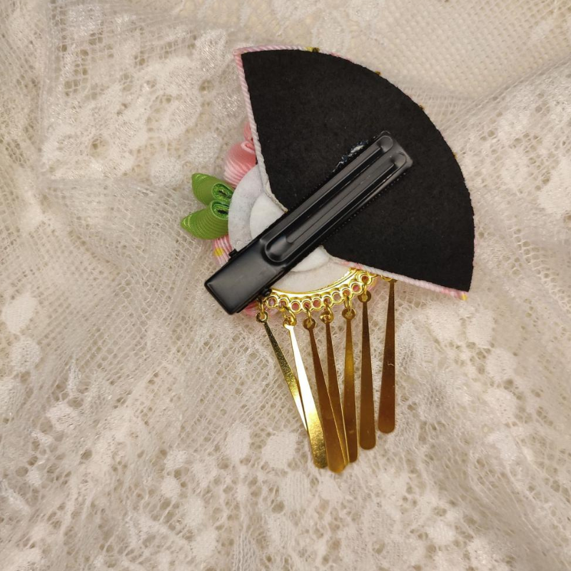 Kanzashi Fleur Japonaise Avec Détails Dorés