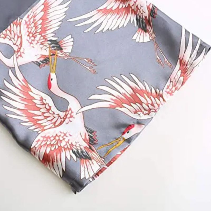 Kimono De Nuit En Satin Avec Motifs Grues Japonaises Élégantes