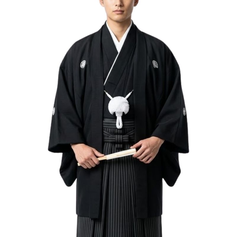 Kimono Japonais Vintage Noir Avec Motifs Traditionnels Élégants