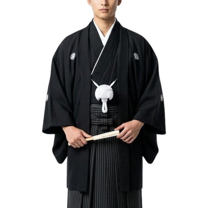 Kimono Japonais Vintage Noir Avec Motifs Traditionnels Élégants