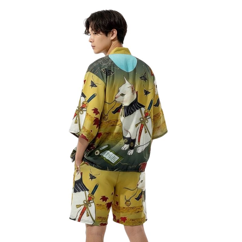 Ensemble Kimono Style Japonais En Veste Ample Et Short Illustré