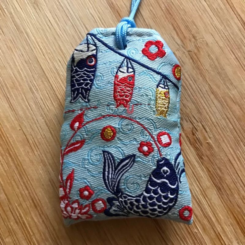 Omamori Japonais Avec Poissons Koi
