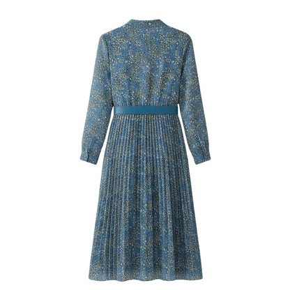 Robe Japonaise En Tissu Fluide Avec Coupe Longue Élégante
