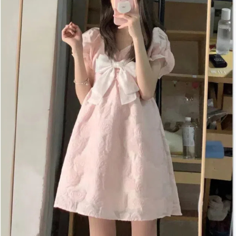 Robe Japonaise Rose Poudré Avec Nœud Large Et Manches Bouffantes