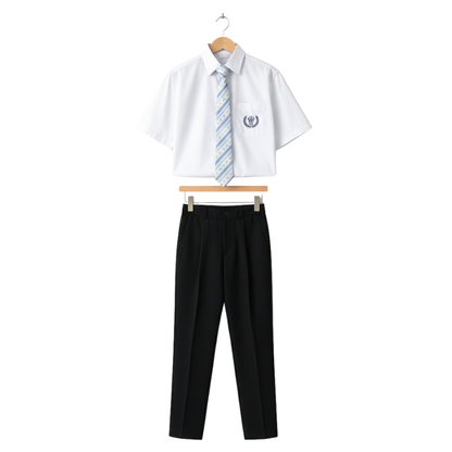 Uniforme Japonais en Chemise Blanche Et Cravate Rayée