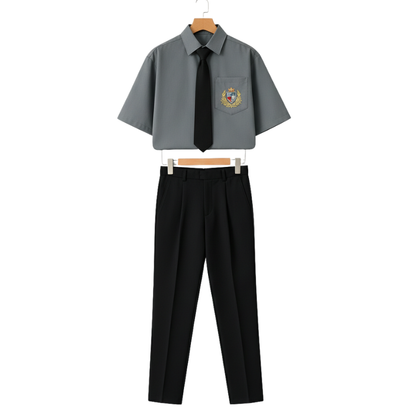 Uniforme Japonais en Chemise Gris Et Cravate Noire