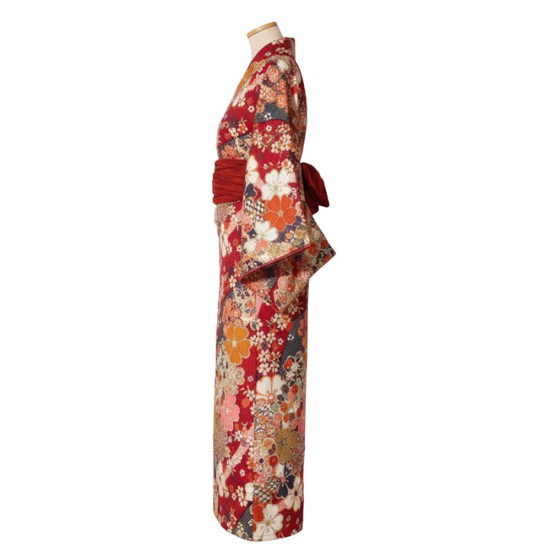 Kimono Traditionnel Japonais Avec Imprimé Floral Et Style Geisha