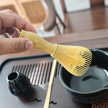 Fouet Matcha En Résine Jaune Avec Brins Flexibles