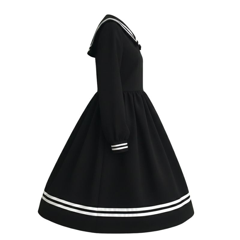 Robe Japonaise Noire Avec Col Marin Et Nœud Blanc