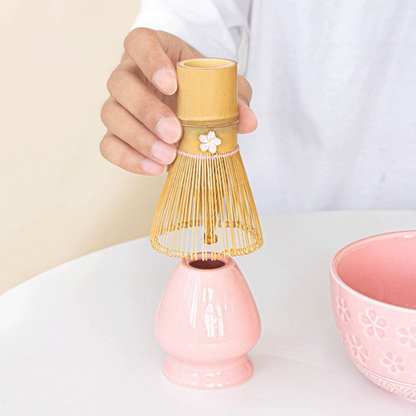 Fouet Matcha Artisanal Avec Brins Serrés Et Ornement Sakura