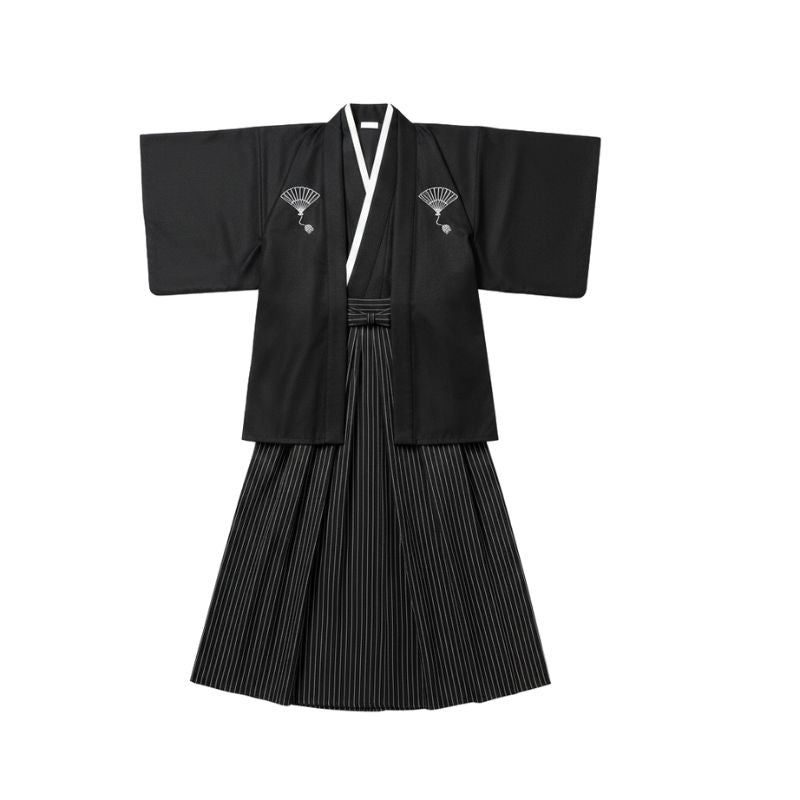 Kimono Japonais Élégant Avec Motifs Éventail Et Hakama Rayé