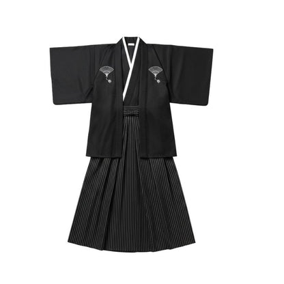 Kimono Japonais Élégant Avec Motifs Éventail Et Hakama Rayé