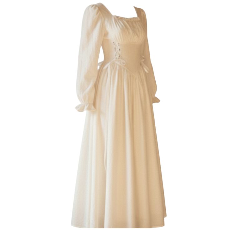 Robe Japonaise Blanche Avec Col Carré Et Taille Cintrée Élégante
