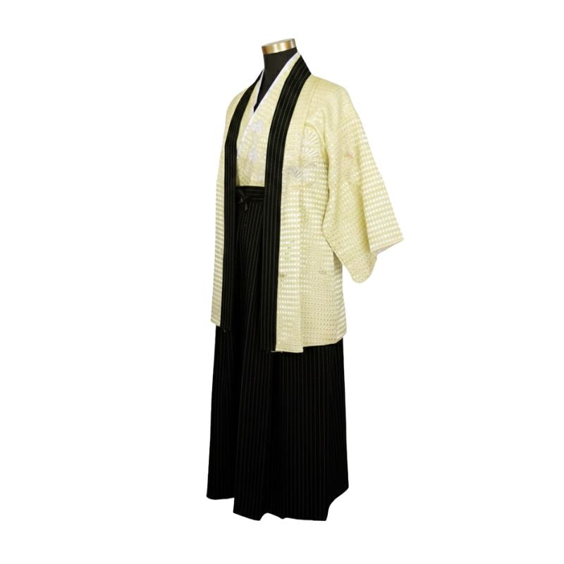 Kimono Japonais Traditionnel Avec Haori Clair Et Hakama Rayé