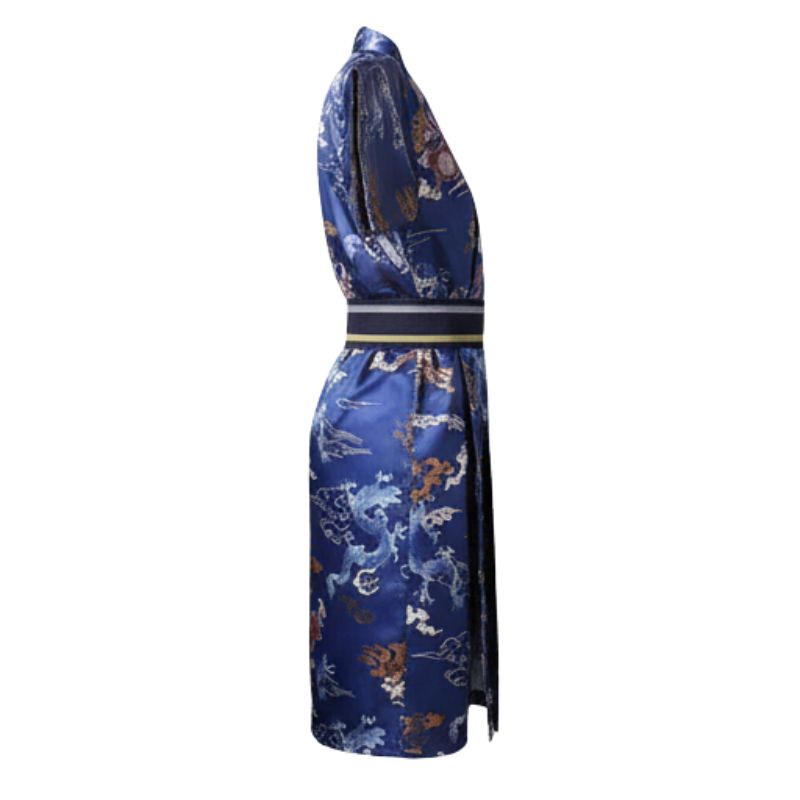 Kimono Japonais Bleu Satiné Avec Motifs Dragons