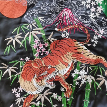 Sukajan Homme Avec Broderie Bambou Et Nuages Japonais
