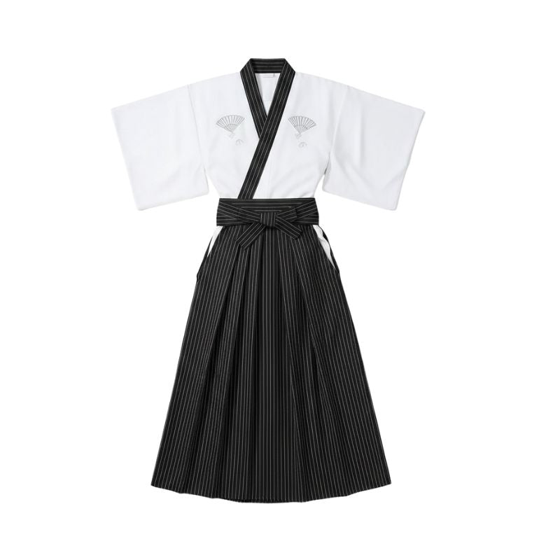 Kimono Japonais Élégant Avec Motifs Éventail Et Hakama Rayé