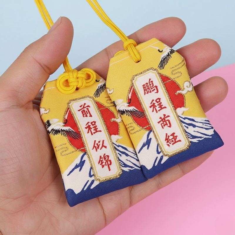 Omamori Japonais Jaune À Motif Montagne