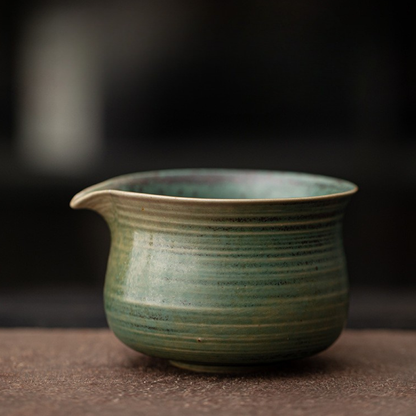 Bol Matcha En Céramique Verte Avec Bec Verseur Et Finition Striée