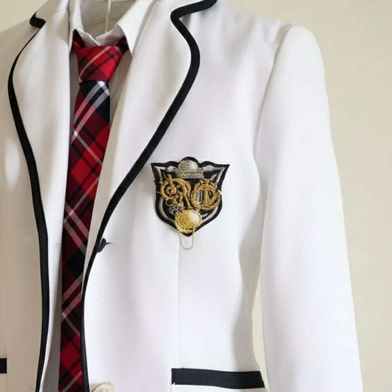 Uniforme Japonais Avec Blazer Ajusté Et Jupe Écossaise