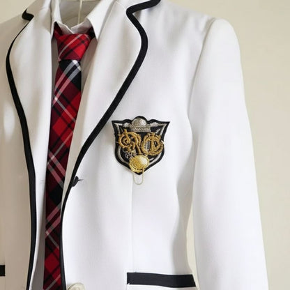 Uniforme Japonais Avec Blazer Ajusté Et Jupe Écossaise