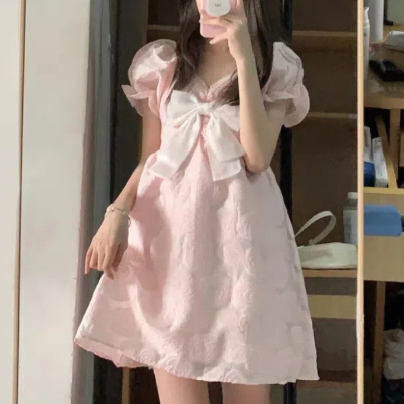 Robe Japonaise Rose Poudré Avec Nœud Large Et Manches Bouffantes