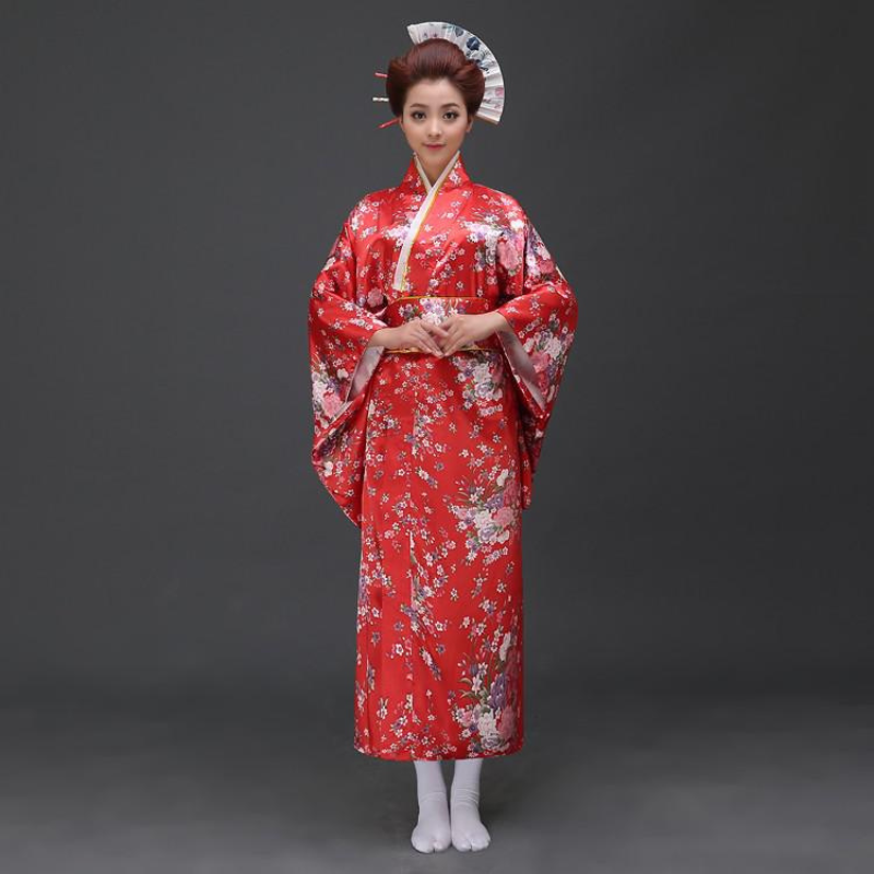 Kimono Traditionnel Féminin Avec Coupe Longue