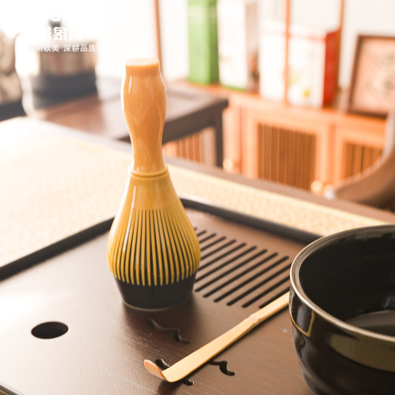 Fouet Matcha En Résine Jaune Avec Brins Flexibles