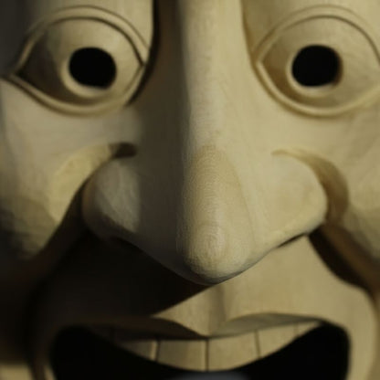 Masque Nô En Bois Sculpté Avec Expression Théâtrale Intense