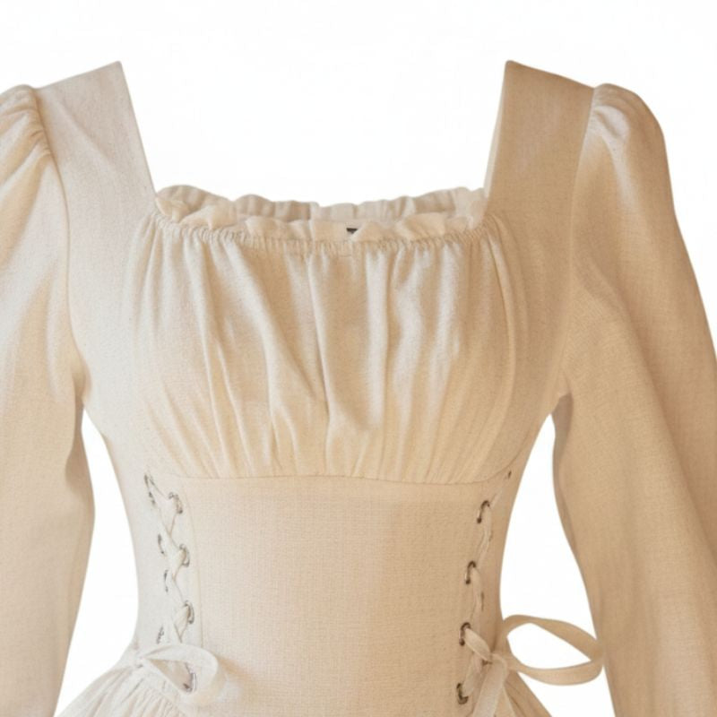 Robe Japonaise Blanche Avec Col Carré Et Taille Cintrée Élégante