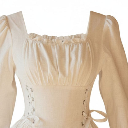 Robe Japonaise Blanche Avec Col Carré Et Taille Cintrée Élégante
