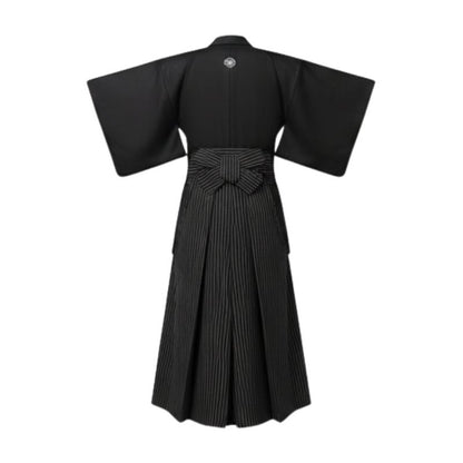 Kimono Japonais Élégant Avec Motifs Éventail Et Hakama Rayé