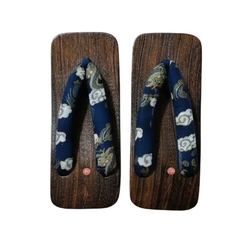 Sandales Geta Traditionnelles Avec Motif Dragon Stylisé