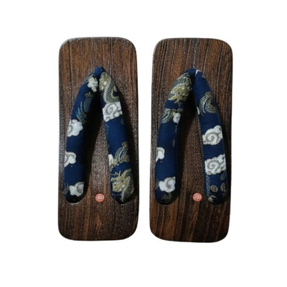 Sandales Geta Traditionnelles Avec Motif Dragon Stylisé