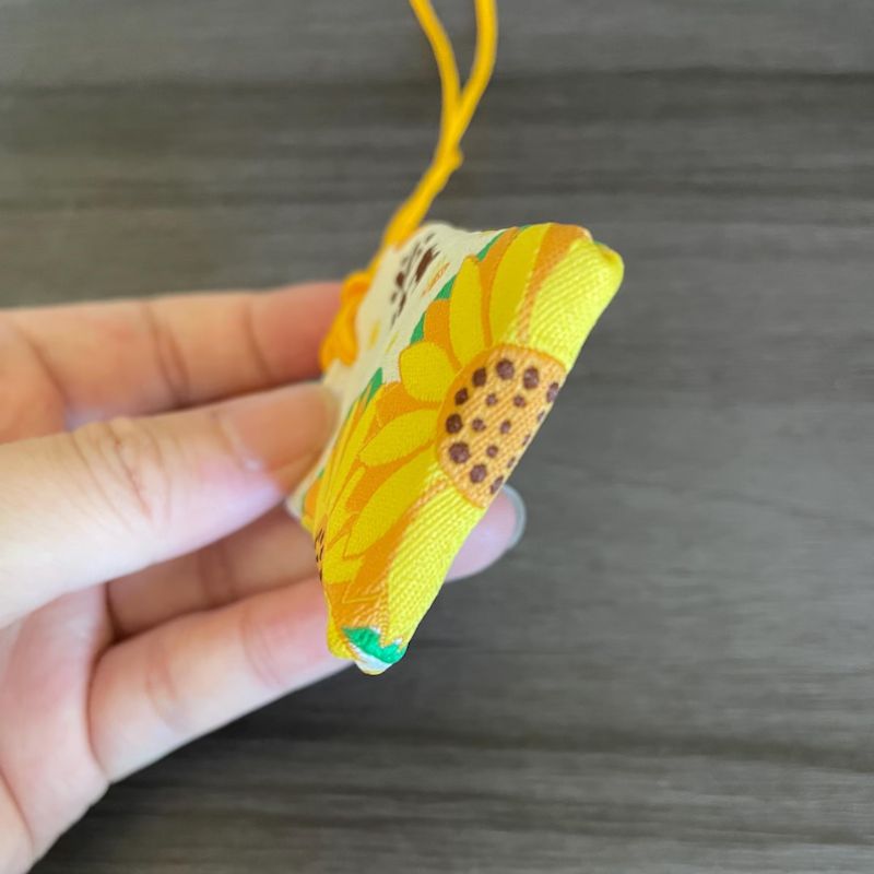 Omamori Japonais À Motif de Tournesols