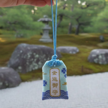 Omamori Japonais Avec Motifs Vagues