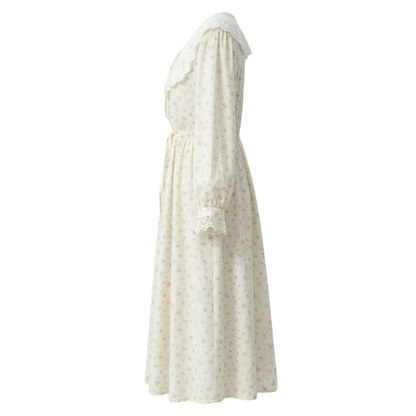 Robe Japonaise En Style Vintage Avec Motifs Floraux Discrets