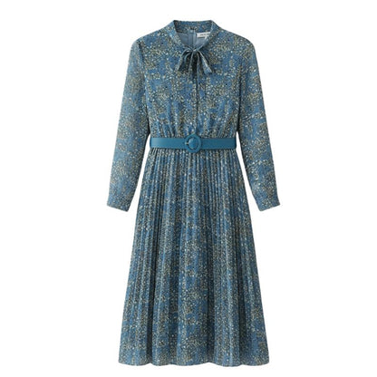 Robe Japonaise En Tissu Fluide Avec Coupe Longue Élégante, robe japonaise élégante
